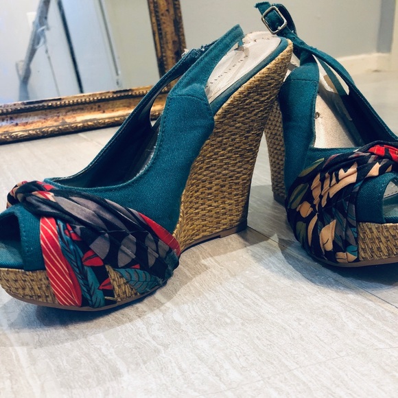 Platform heels - Picture 1 of 2